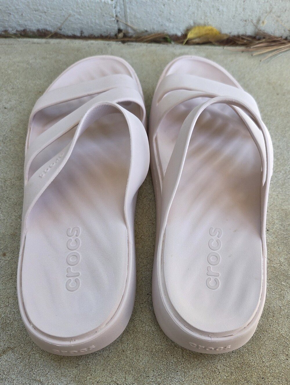 CROCS Getaway Strappy Sandal Women's Size 10 in Quartz - Picture 9 of 13